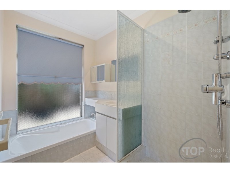 11 Hackett Pass, Winthrop WA 6150