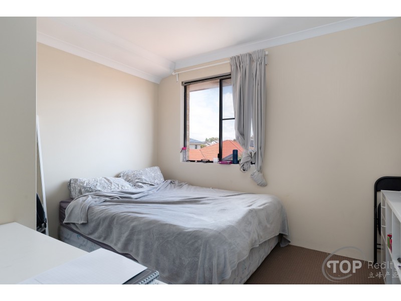 11 Lowry Street, Shelley WA 6148