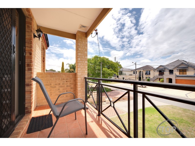 11 Lowry Street, Shelley WA 6148