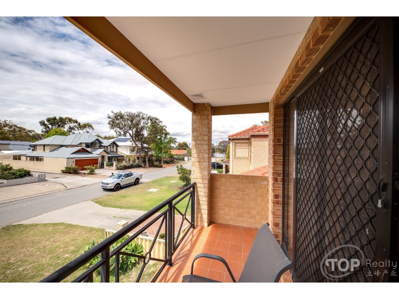 11 Lowry Street, Shelley WA 6148