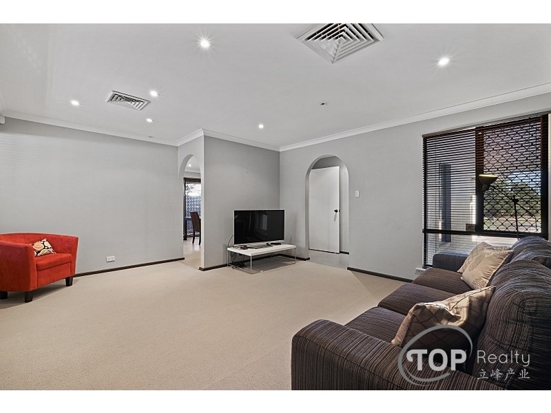17B Chaparral Crescent, Willetton WA 6155