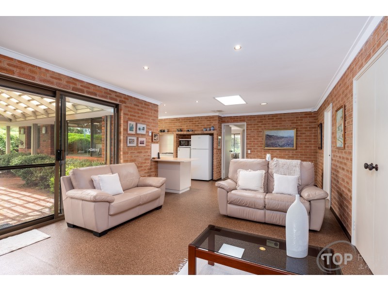 8 Rummer Way, Bateman WA 6150