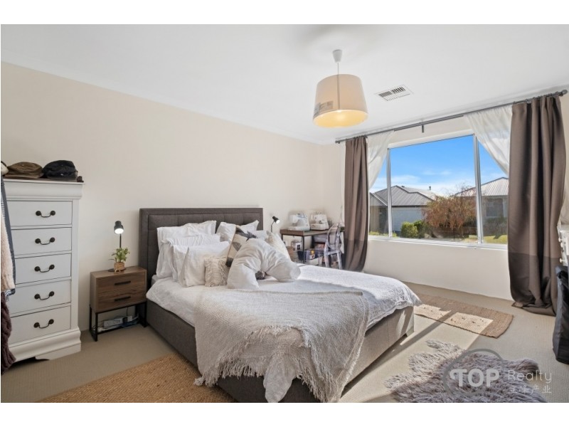 33 Tiliqua Crescent, Wandi WA 6167