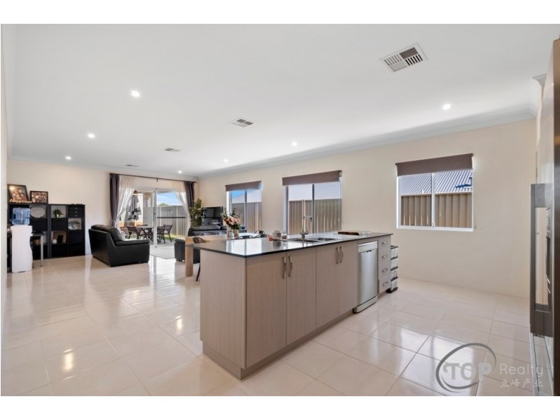 33 Tiliqua Crescent, Wandi WA 6167