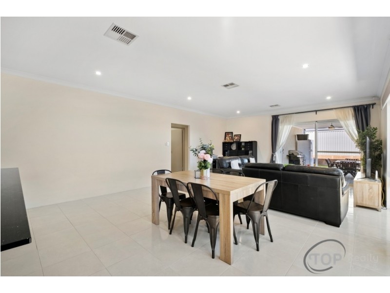 33 Tiliqua Crescent, Wandi WA 6167