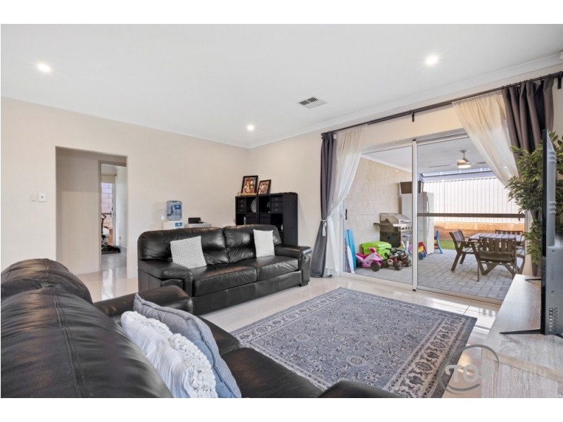 33 Tiliqua Crescent, Wandi WA 6167