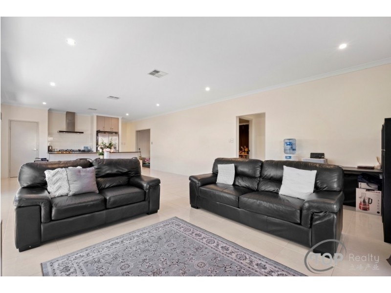 33 Tiliqua Crescent, Wandi WA 6167
