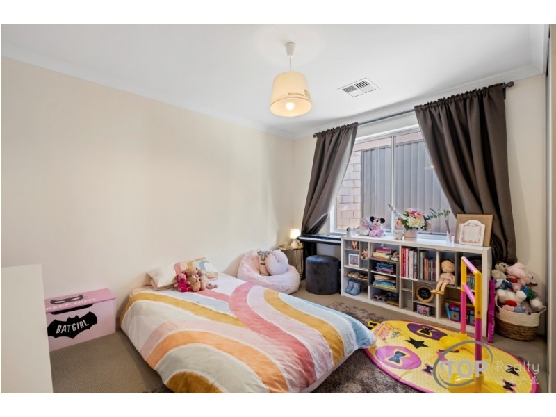 33 Tiliqua Crescent, Wandi WA 6167