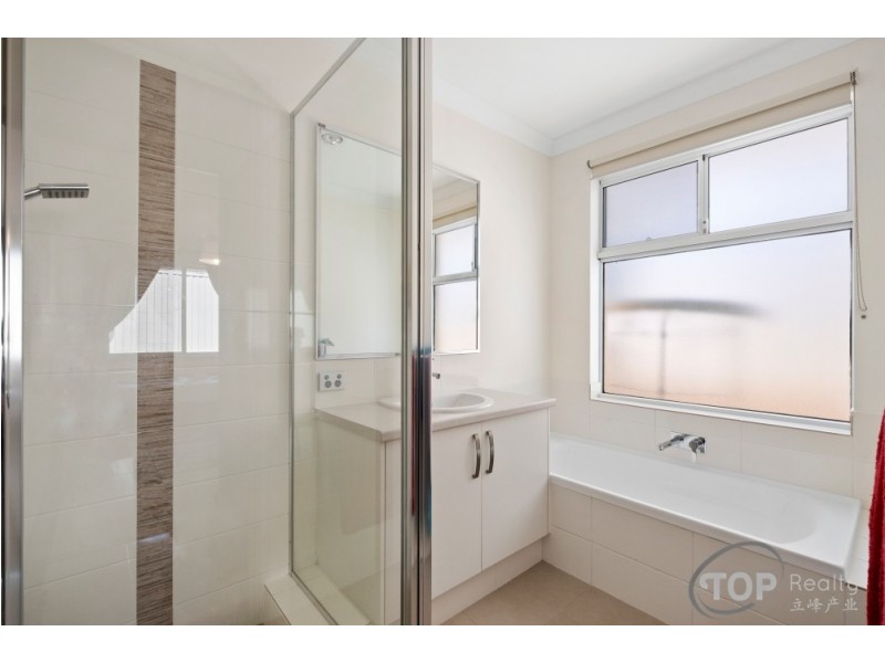 33 Tiliqua Crescent, Wandi WA 6167