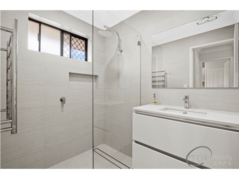 18B Tricourt Grove, Riverton WA 6148