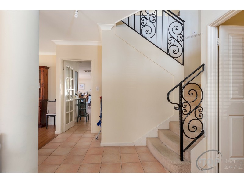 28 Lowan Loop, Karawara WA 6152