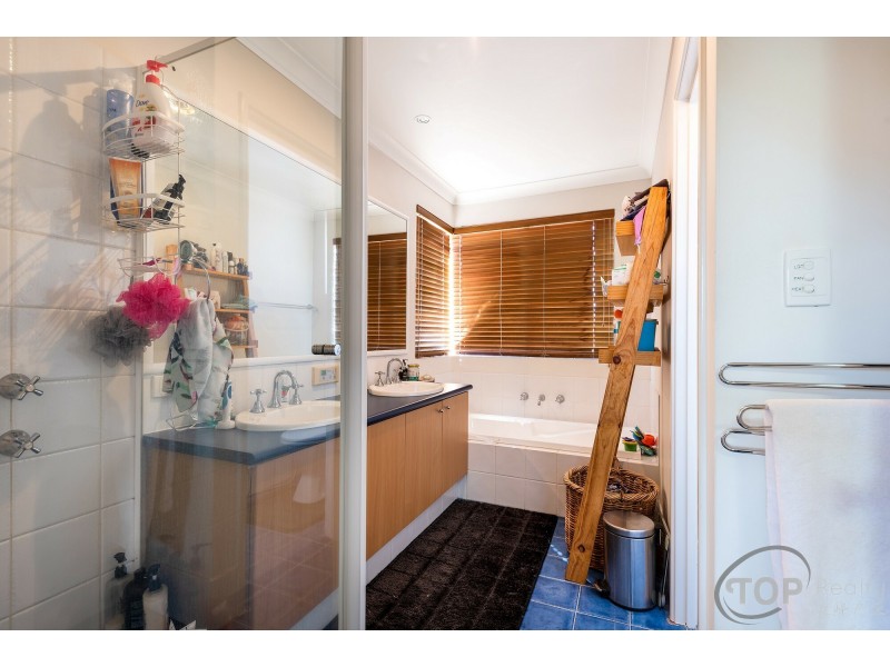 28 Lowan Loop, Karawara WA 6152