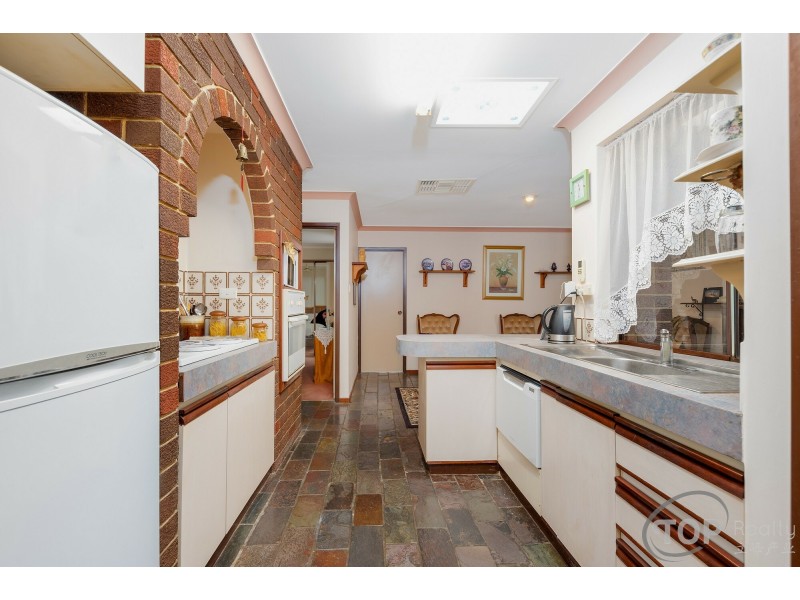 8 Lauri Court, Parkwood WA 6147