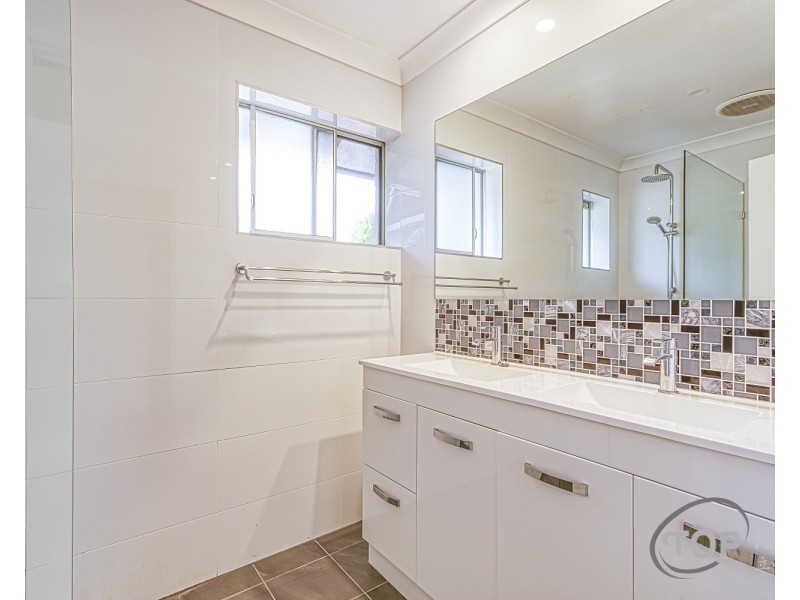 28B Parklands Square, Riverton WA 6148