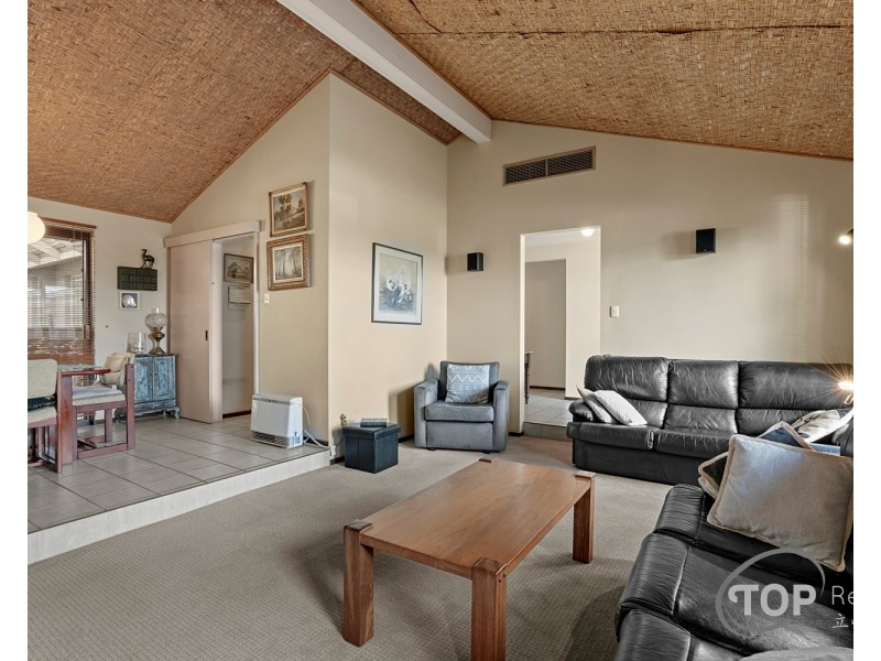 15 Parklands Square, Riverton WA 6148