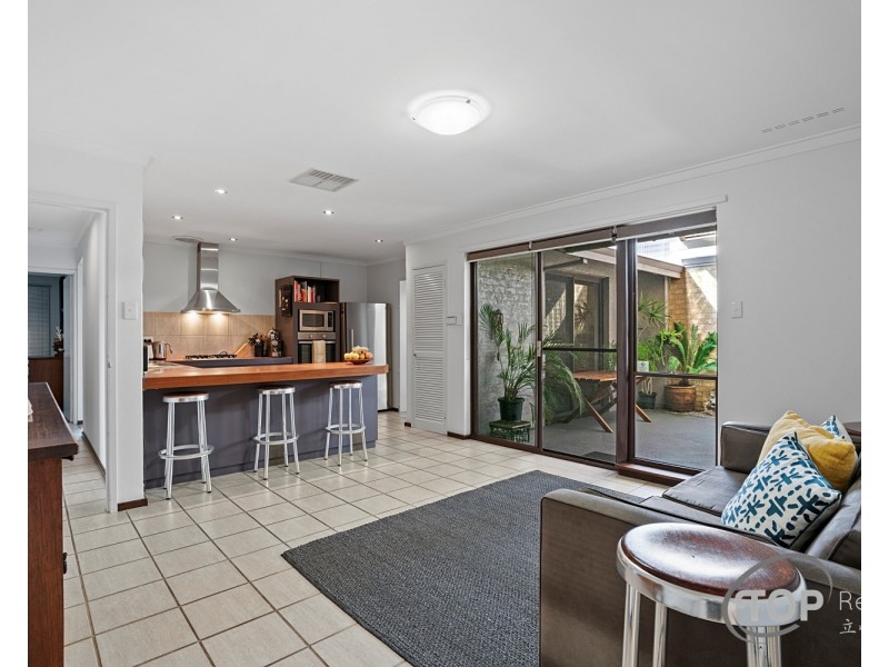 15 Parklands Square, Riverton WA 6148