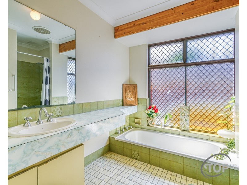 8 Canterbury Drive, Willetton WA 6155