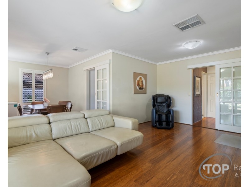 10 Nicholls Crescent, Bull Creek WA 6149
