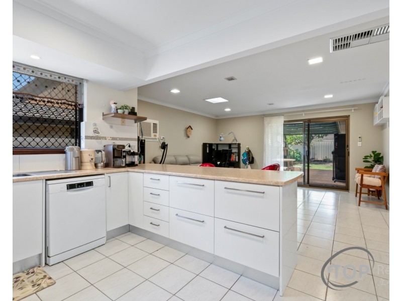 10 Nicholls Crescent, Bull Creek WA 6149