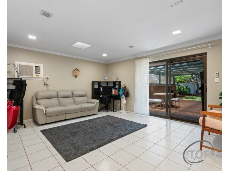 10 Nicholls Crescent, Bull Creek WA 6149