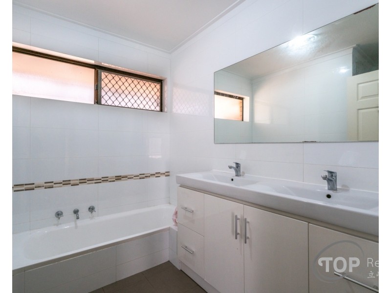 10 Nicholls Crescent, Bull Creek WA 6149