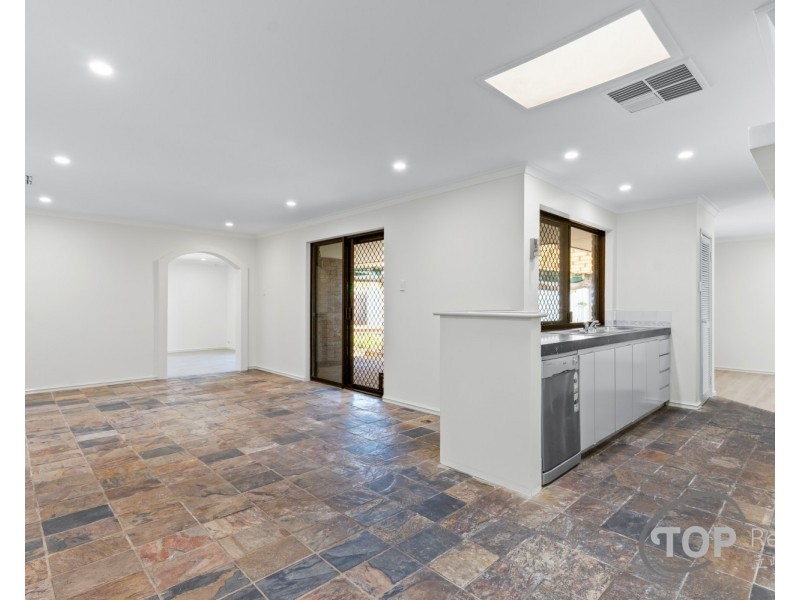 9 Doomben Court, Willetton WA 6155