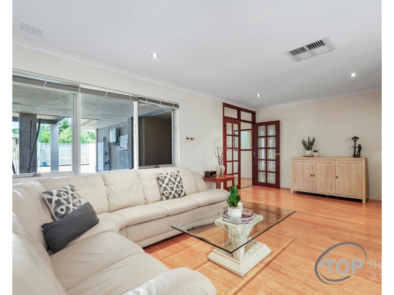 11 Eagles Walk, Willetton WA 6155