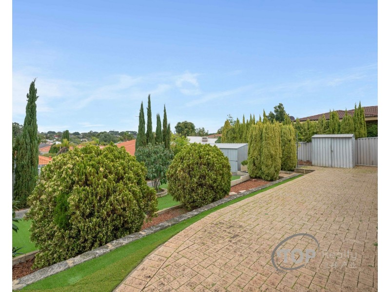 11 Hawker Close, Kardinya WA 6163