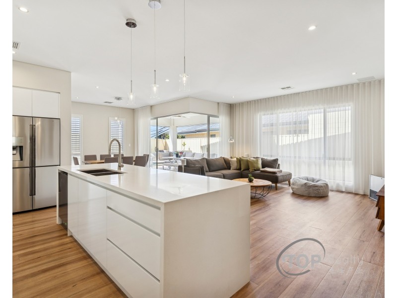 20A Riga Crescent, Willetton WA 6155