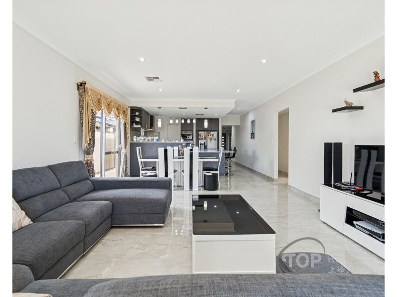 30 Calvera Gardens, Piara Waters WA 6112