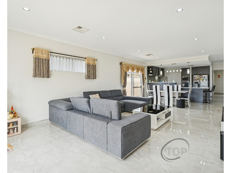 30 Calvera Gardens, Piara Waters WA 6112