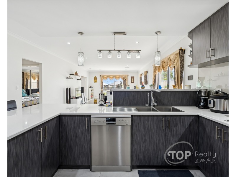 30 Calvera Gardens, Piara Waters WA 6112