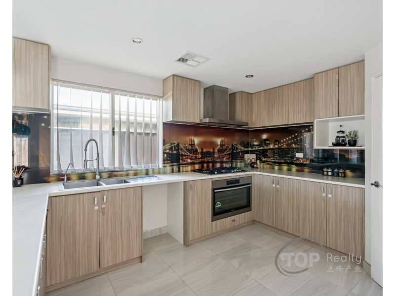 28 Calvera Gardens, Piara Waters WA 6112