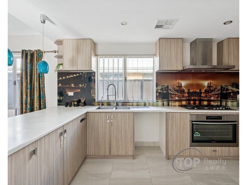 28 Calvera Gardens, Piara Waters WA 6112