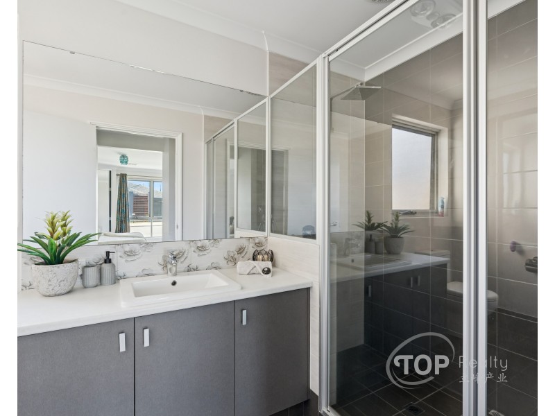 28 Calvera Gardens, Piara Waters WA 6112