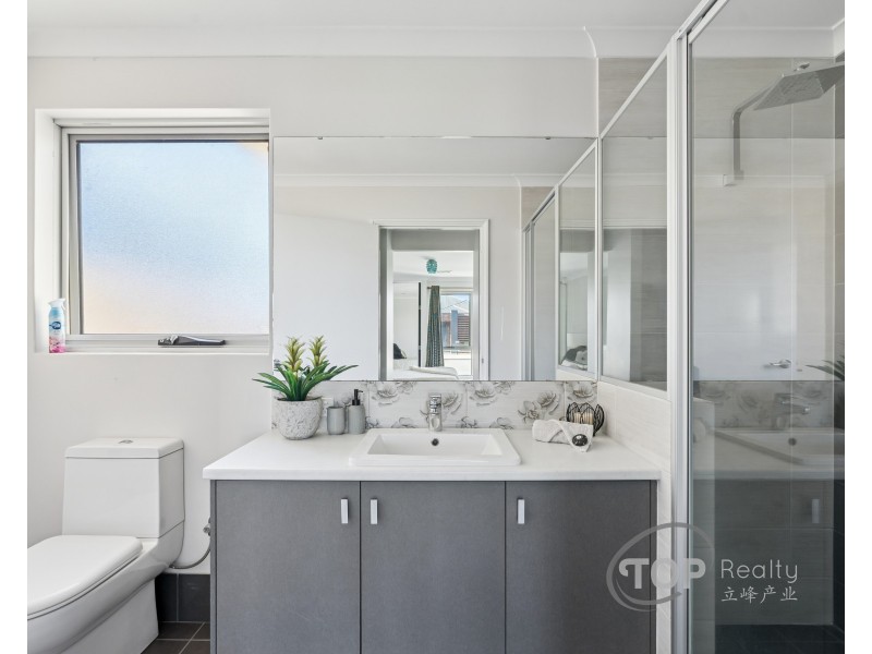 28 Calvera Gardens, Piara Waters WA 6112