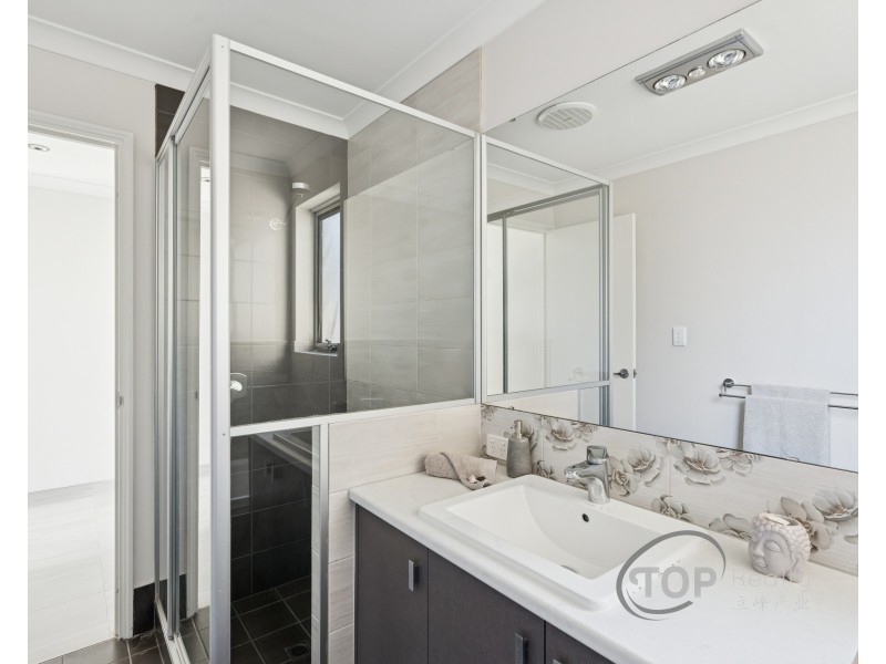 28 Calvera Gardens, Piara Waters WA 6112