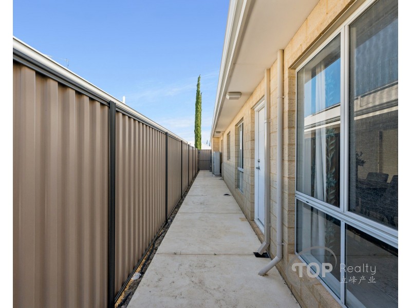 28 Calvera Gardens, Piara Waters WA 6112