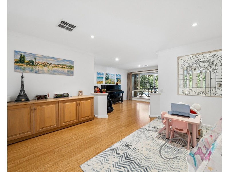 34 Sinclair Crescent, Winthrop WA 6150