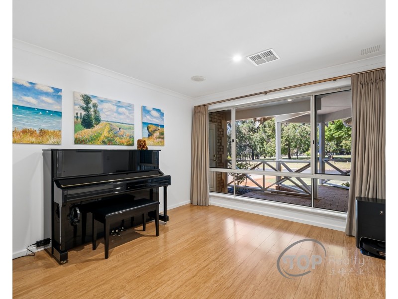 34 Sinclair Crescent, Winthrop WA 6150