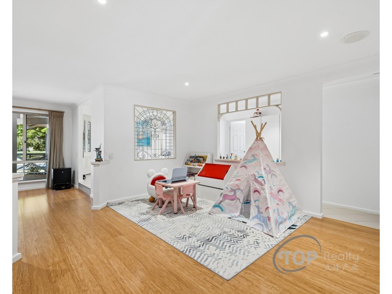 34 Sinclair Crescent, Winthrop WA 6150