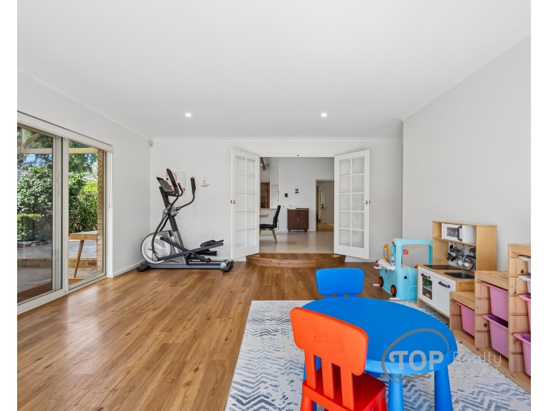 34 Sinclair Crescent, Winthrop WA 6150