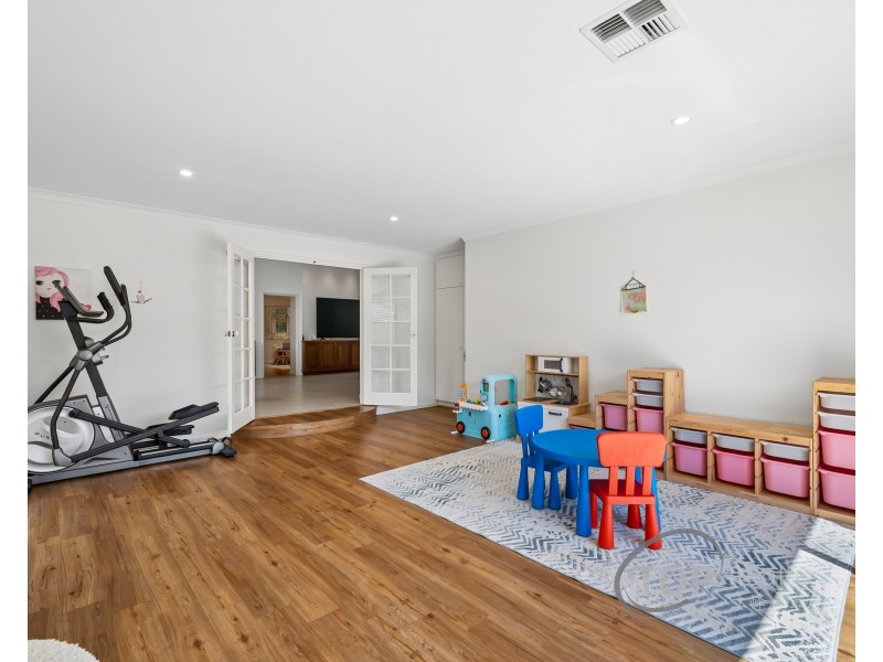 34 Sinclair Crescent, Winthrop WA 6150