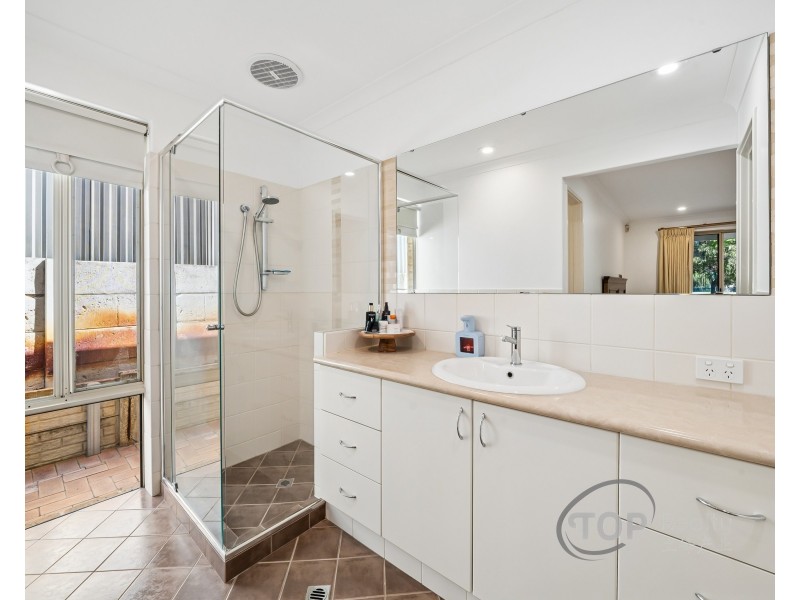 34 Sinclair Crescent, Winthrop WA 6150