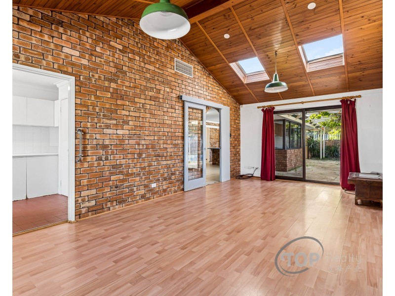16 Cobalt Place, Riverton WA 6148