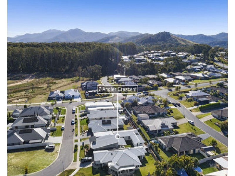 7 Angler Crescent, Bonville NSW 2441