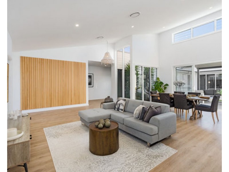 7 Angler Crescent, Bonville NSW 2441