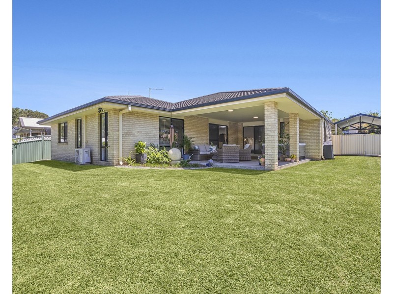 8 Rutland Street, Bonville NSW 2441