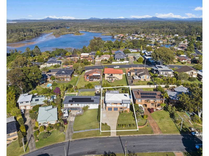 18 Dirrigeree Crescent, Sawtell NSW 2452