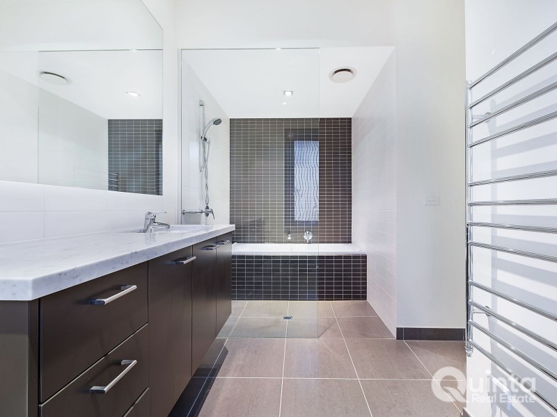 26 Oak Court, Chirnside Park VIC 3116